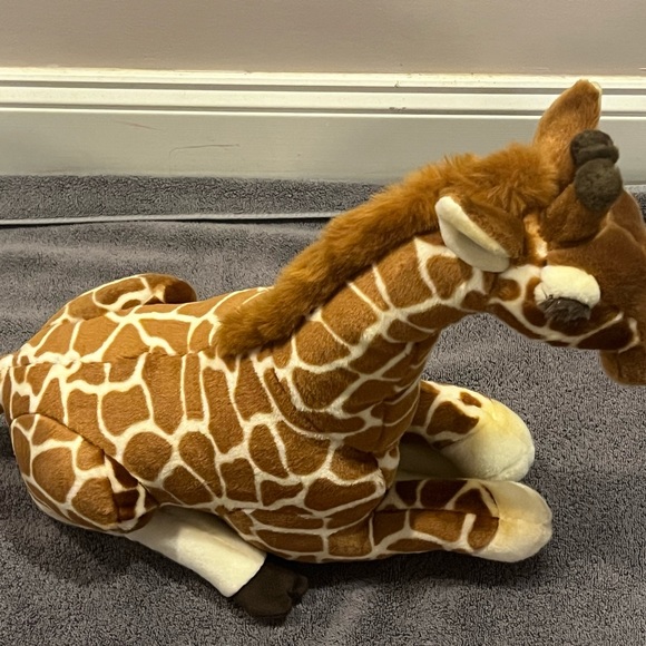 FAO Schwarz giraffe, plush - Picture 3 of 8